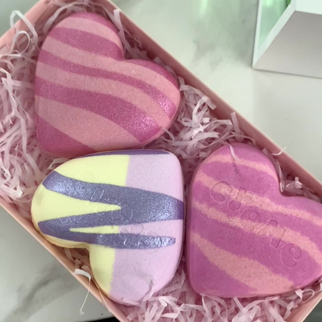 Luxury Bath Supplies Custom Pink Love Heart Shaped Bath Bomb Circular Organic Valentine Bath Bomb Set